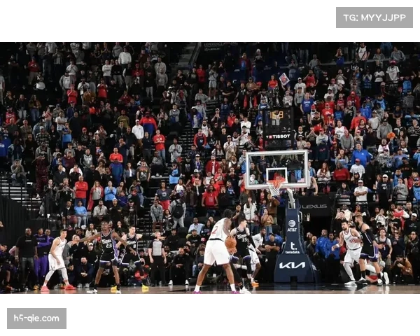 快船莱昂纳德单节完成3次抢断，直接转化为快攻得分